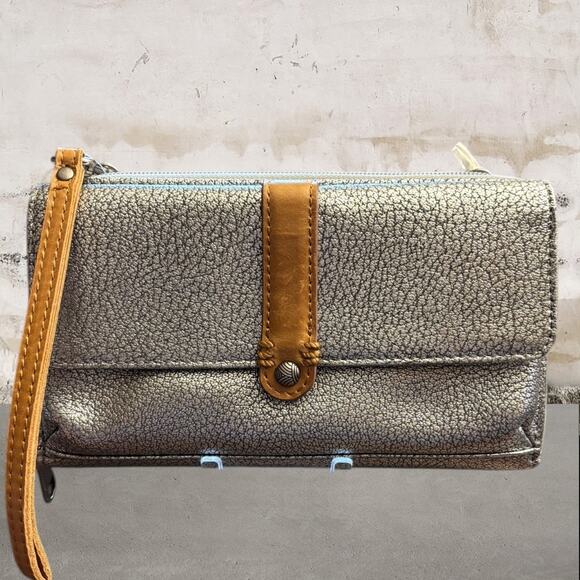 The Sak NWT Smartphone Metallic Silver Crossbody Bag Wristlet - Picture 1 of 6